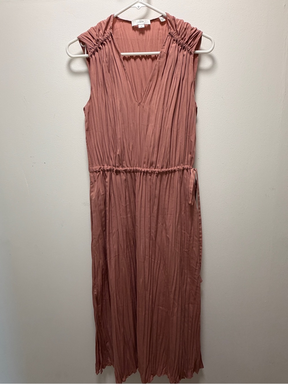 Vince Sleeveless V-Neck Pleated Midi Dress in Dusty Rose
